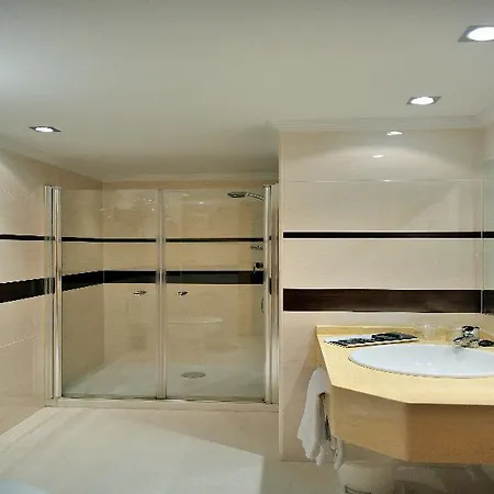 卡斯特罗里尔酒店 酒店 奥维耶多
